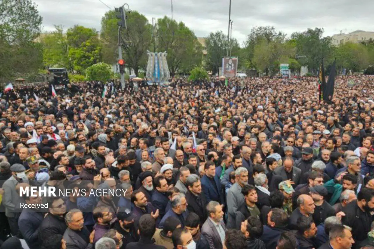 تشییع پیکر شهدای سقوط بالگرد ریاست‌جمهوری