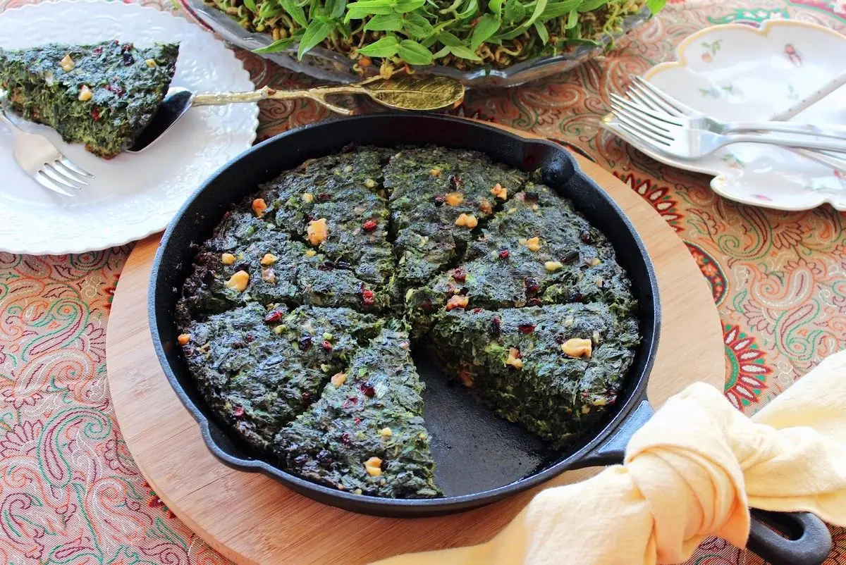 آموزش پخت کوکو سبزی با یک روش متفاوت و طعمی لذیذ