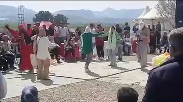 جنجال رقص مسافران نوروزی در ویدئوی یک خبرگزاری!