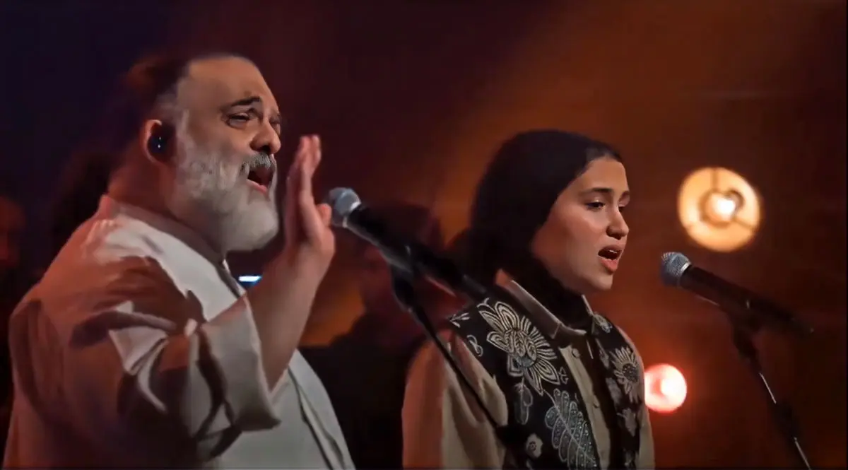 ویدیویی زیبا از هم‌خوانی علیرضا عصار و حنانه در کنسرتینو