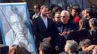 ویدئویی از حضور مهران مدیری در مراسم خاکسپاری داریوش مهرجویی و همسرش