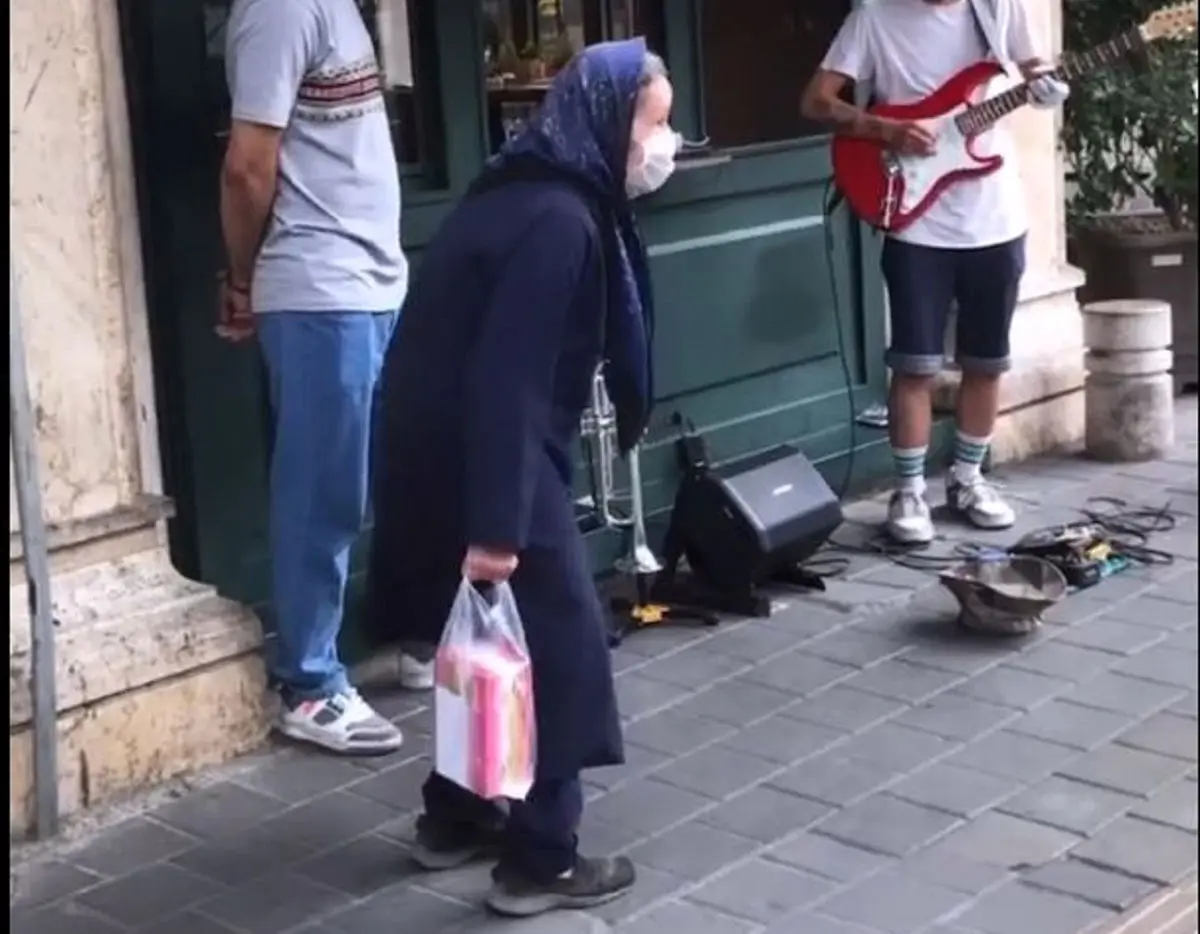 ویدئوی پربازدید از رقص بامزه مادربزرگ ایرانی در خیابان