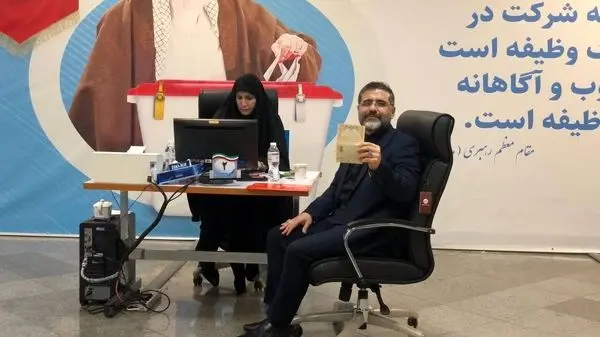 افشاگری وزیر ارشاد؛ مادر خواننده مشهور را کتک زدند! + ویدئو