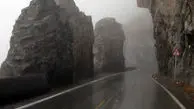 تصاویری از ریزش کوه و سیل در جاده چالوس