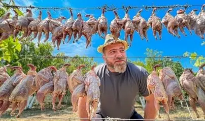 ویدئوی جالب از کباب کردن ۲۸ بلدرچین توسط سرآشپز معروف روس!
