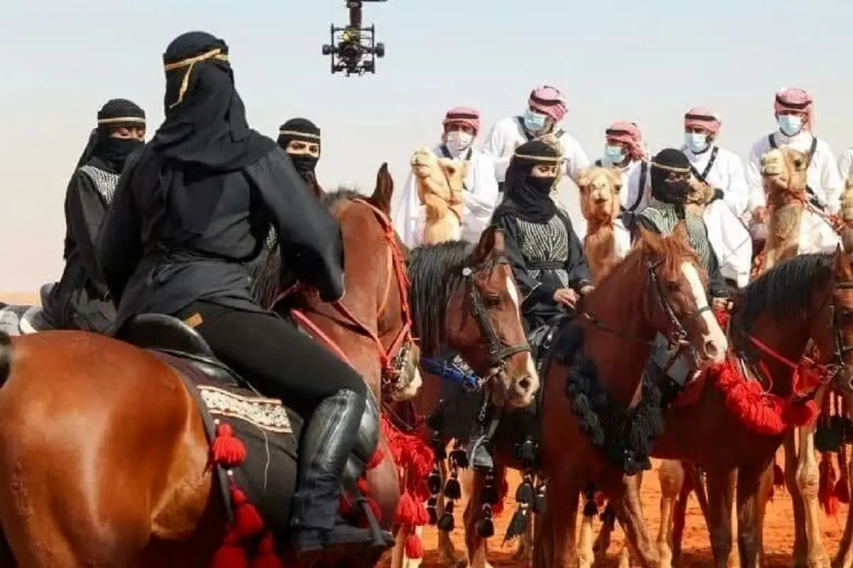ویدئوی باورنکردنی از مسابقه شترسواری زنان در عربستان!