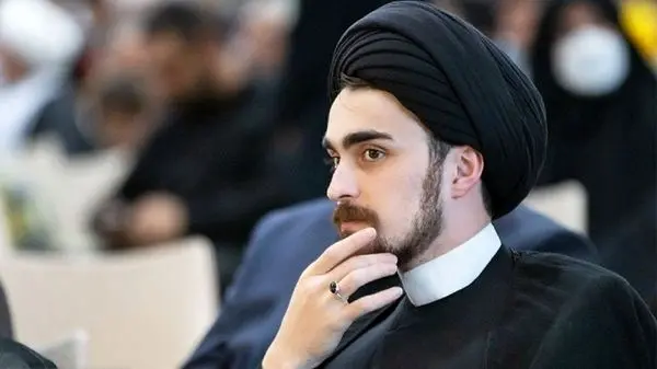 ذوق‌زدگی جوان ایرانی از دیدن بدلِ امام خمینی در خیابان! + ویدئو