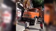 ویدئوی شوکه‌کننده از برخورد کامیون با یک مغازه در ارومیه!