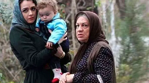 عکسِ دونفره و صمیمی از شیدا خلیق در کنارِ مادرِ بازیگرش