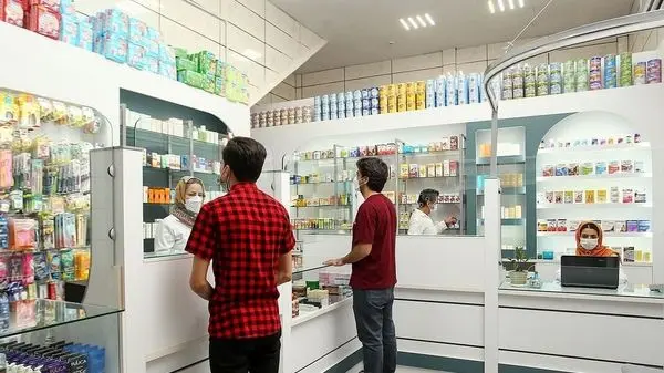 اینکه دارو در داروخانه نیست ولی در ناصرخسرو با قیمت بالا به فروش می‌رسد ناشی از ضعف نظارت است
