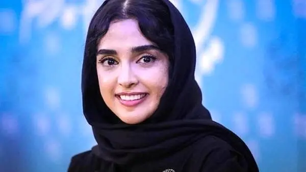 ویدئویی از سه‌تار نوازی سارا حاتمی، بازیگر سریال زخم‌کاری در نوروز