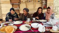 ویدئوی تماشایی از پخت قرمه سبزی ایرانی توسط خانواده روستایی افغانستانی