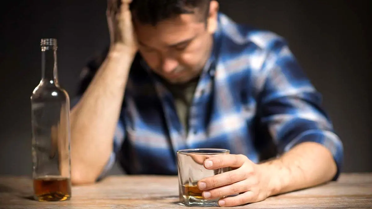گزارش عجیب روزنامه همشهری درباره مسمومیت‌های گسترده الکلی در کشور
