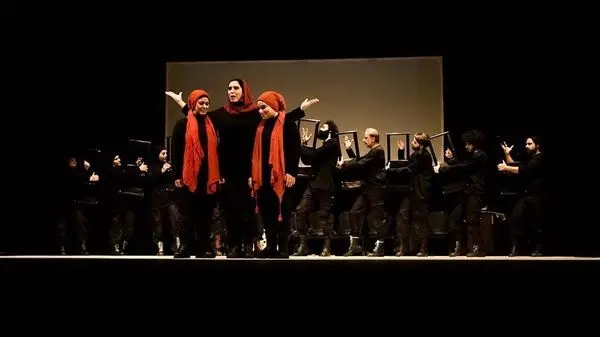 ویدئوی جنجالی رقص خانم بازیگر روی صحنه تئاتر؛ مضحکه‌ای شبیه قتل!
