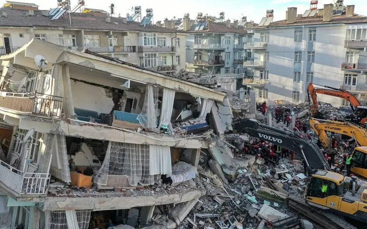راهزنان ترکی کامیون حامل مواد کمکی زلزله‌زدگان را غارت کردند! + ویدئو