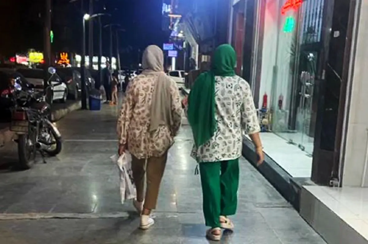 دعوا بر سر استایل دو خانم ایرانی در پیاده‌رو!