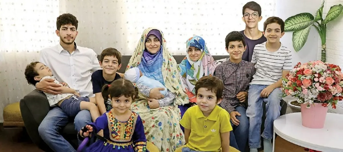 مهاجرت بلاگر مبلغ فرزندآوری با ۱۰ فرزند به عمان!