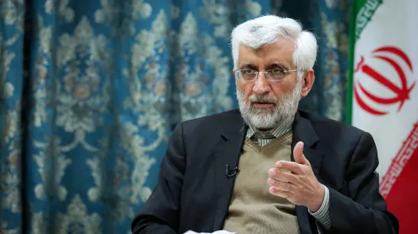 زیباکلام: اگر جلیلی رای بیاورد باید با چراغ به دنبال احمدی‌نژاد بگردیم!