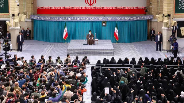 تشکر رهبر انقلاب از ملت ایران به خاطر حضور در پای صندوق‌های رأی