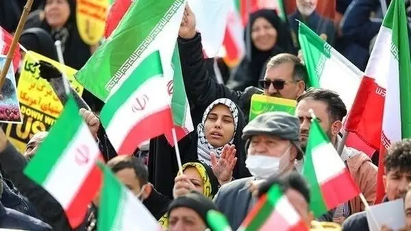 ویدئویی از رجزخوانی؛ اگر می‌توانید جمهوری اسلامی را سرنگون کنید، نمی‌توانید از ایران بروید