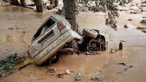 پیکر یکی از ۳ مفقودی سیل جاده چالوس پیدا شد؛ جنازه دختر ۲۰ ساله بیرون کشیده شد