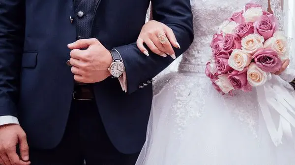 پشتک وارو زدن داماد برای جلب رضایت خانواده عروس برای ازدواج! + ویدئو