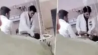 ویدئوی باورنکردنی از ضرب و شتم بیمارِ روی تخت به دست پزشک!