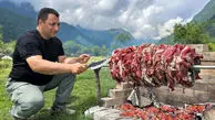 کباب کردن ۸ کیلوگرم گوشت گاو روی ذغال توسط آشپز مشهور روستایی آذربایجانی + ویدئو