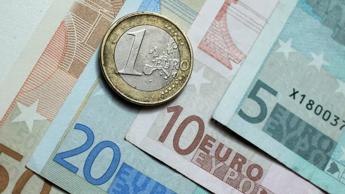 شرایط خرید ۵۰۰۰ یورو ارز از صرافی‌ها و بانک‌ها
