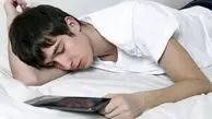 چرا خوابیدن کنار موبایل خطرناک است؟