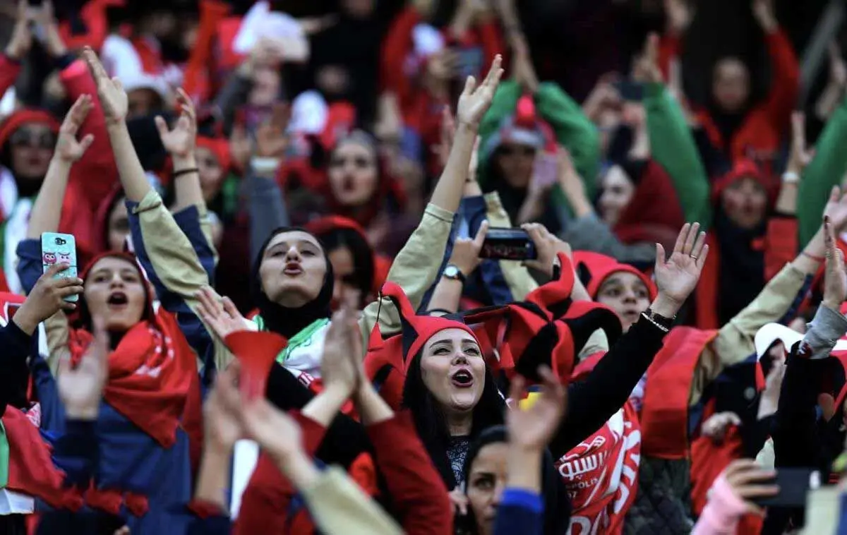 ابهام درباره حضور زنان در ورزشگاه؛ دختران فراموش شده‌ی ایران