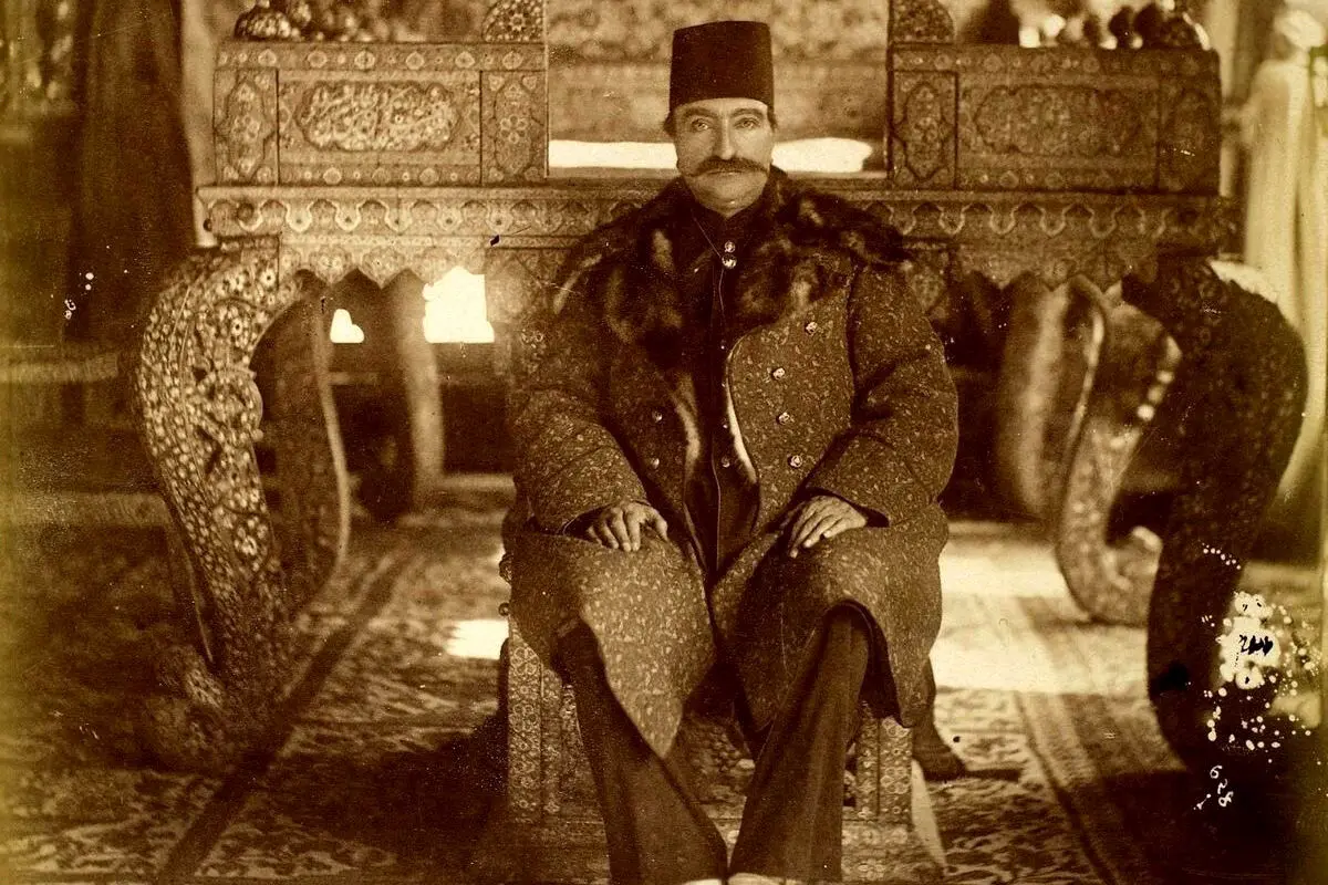 تصاویر دیده نشده از ناصرالدین شاه قاجار در سفر به فرنگ و دریافت نشان شوالیه