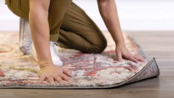 صاف کردن گوشه فرش و موکت در یک دقیقه + ویدئو