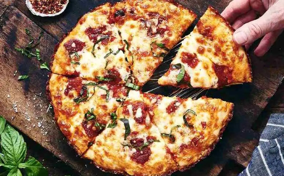 آموزش ساده پخت پیتزا در تابه با نان لواش + ویدئو