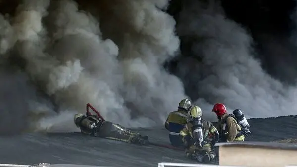 آتش سوزی هولناک در پالایشگاه نفت بندرعباس! + ویدئو