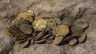 کشف اتفاقی سکه‌های باستانی که با عجله دفن شده بودن در خرابه!