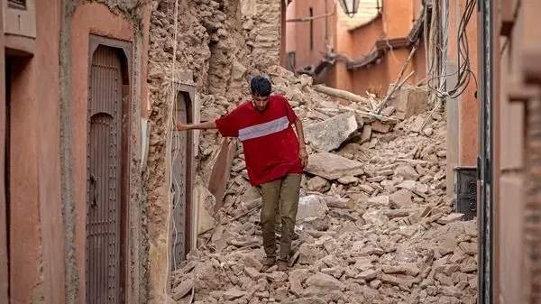 ویدئویی جالب از شیر دادن زن زلزله‌زده به یک بزغاله
