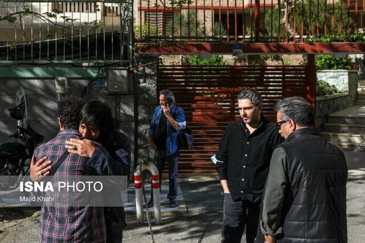 تصاویری از حال و هوای خانه کیومرث پوراحمد با حضور هنرمندان در تهران
