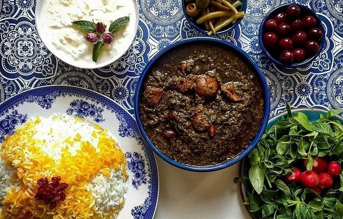 آموزش پخت خورش قورمه سبزی با گوشت قلقلی