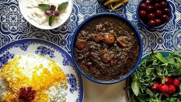 آموزش تهیه خوراک لوبیا سبز و قارچ؛ بمب فیبر و انرژی برای رژیمی‌ها