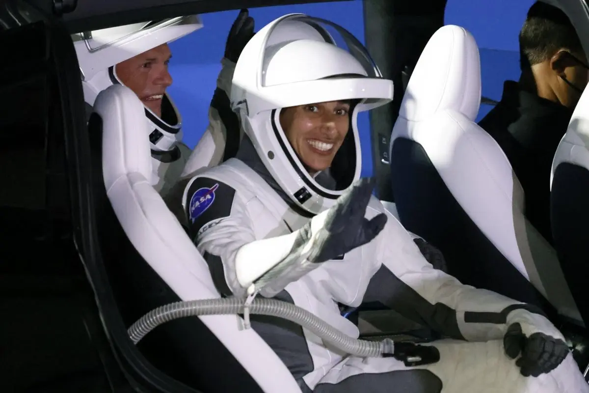 پرتاب موفقیت‌آمیز یاسمین مقبلی و سه فضانورد دیگر ماموریت کرو ۷  به فضا + فیلم و عکس