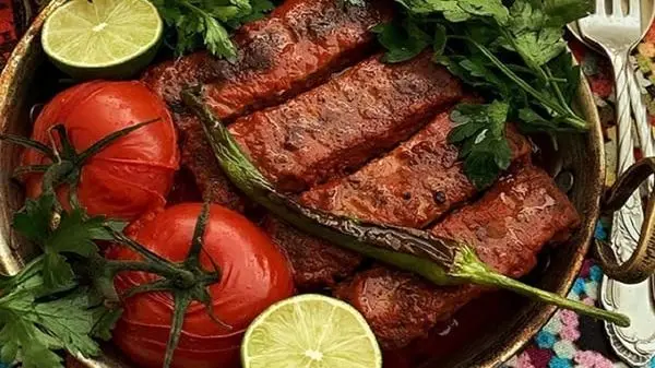 چرا خورشت بادمجان تلخ می‌شود؟ + راه حل گرفتن تلخی بادمجان