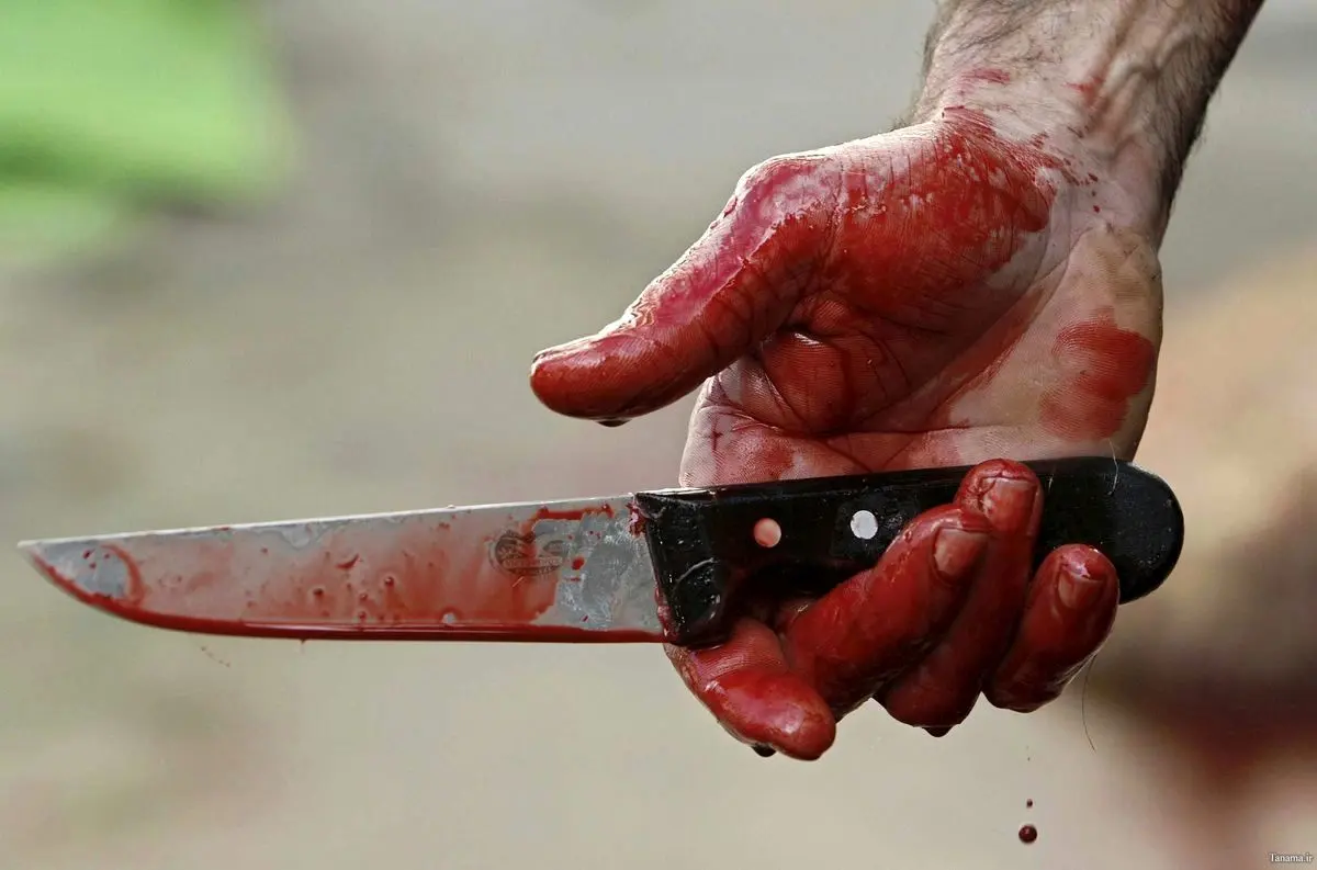 حمله وحشتناک یک پیرمرد به زن جوان با چاقو! + ویدئو 
