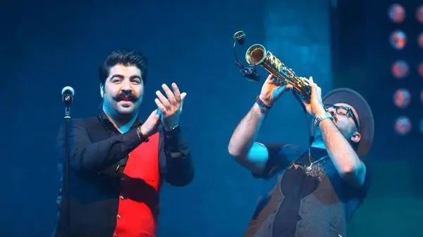 ویدئوی تماشایی از همخوانی بهنام بانی و محمد علیزاده وسط کنسرت