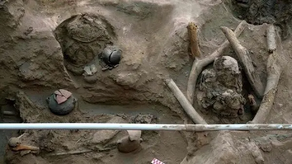 کشف تخته سنگ اسرارآمیز باستانی که یک «نقشۀ گنج» است!