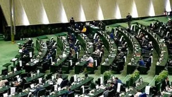  واکنش یک نماینده به حقوق ۱۰۰میلیونی نمایندگان مجلس