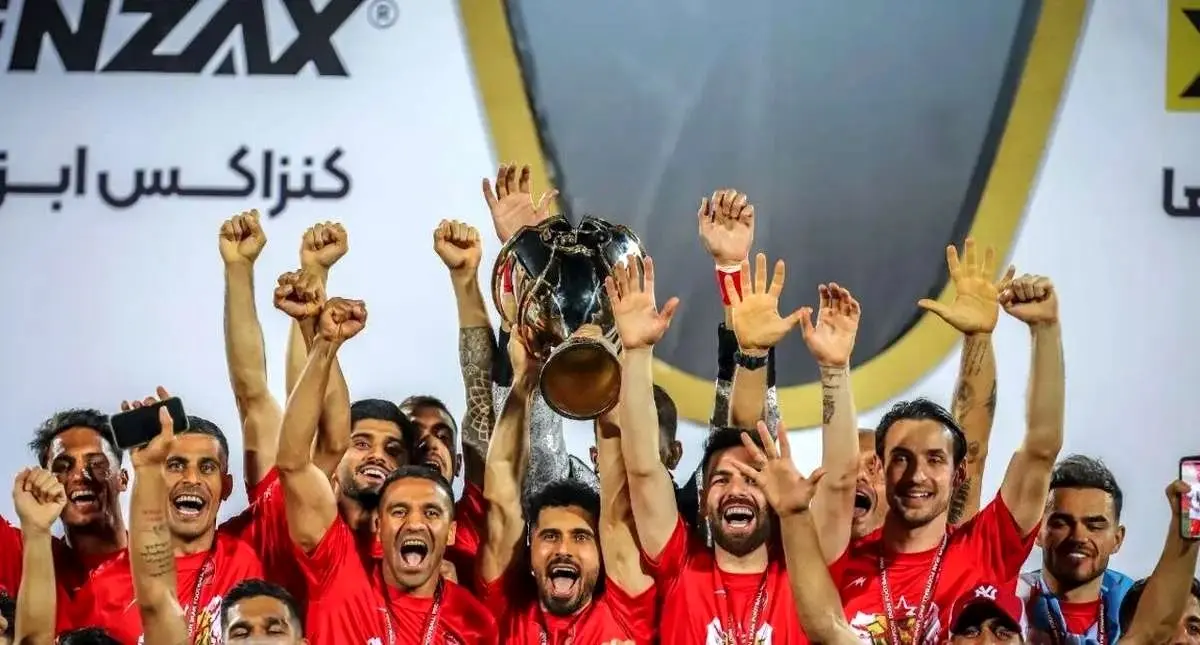 رقص بازیکنان پرسپولیس در اتوبوس بعد از جشن قهرمانی + ویدئو