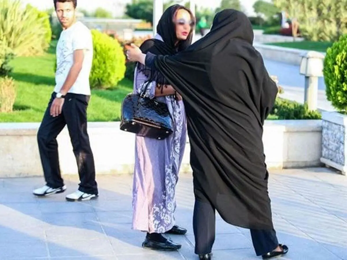 تصویری از بیلبورد خبرسازِ حجاب در مشهد که برداشته شد!