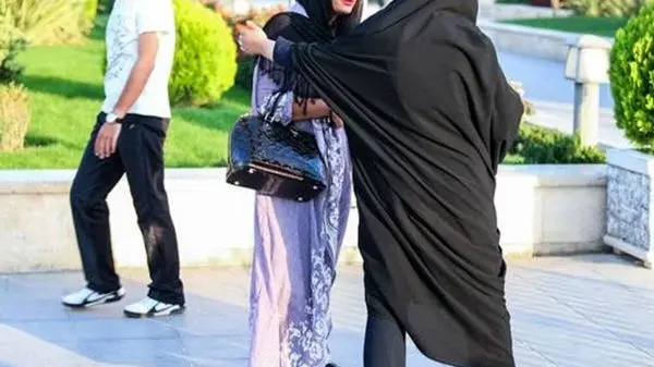 ماجرای ورود یک زن بدون حجاب و با رقص به مسجدی در سیرجان