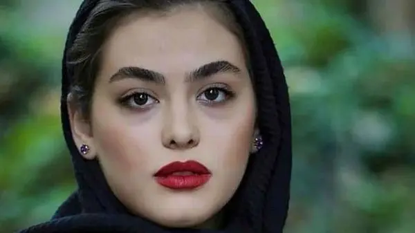 تصاویر جدید و عجیب از ریحانه پارسا در یک فیلم ایرانی!